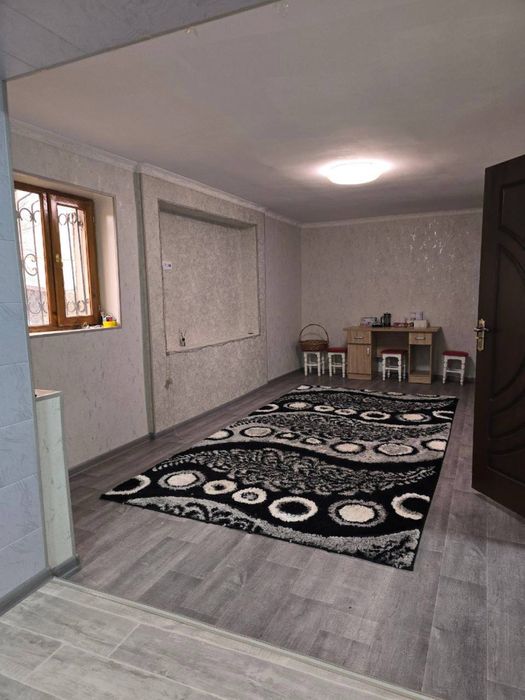 Продаётся 1-комнатная, переделанная в 2-комнатную, Спутник-5