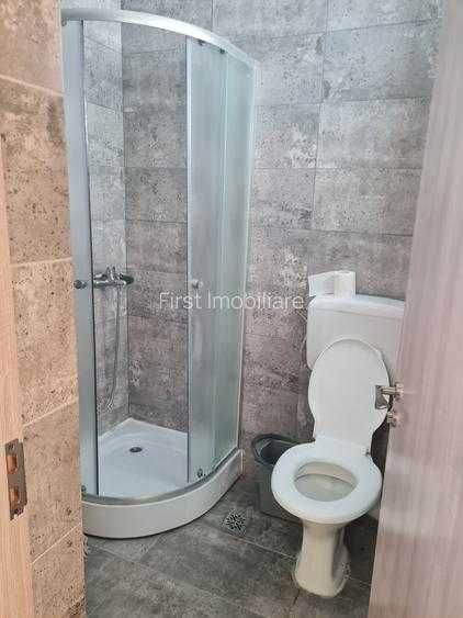Proprietar - Inchiriez vila cu 6 camere,3 bai,180 mp,disponibila