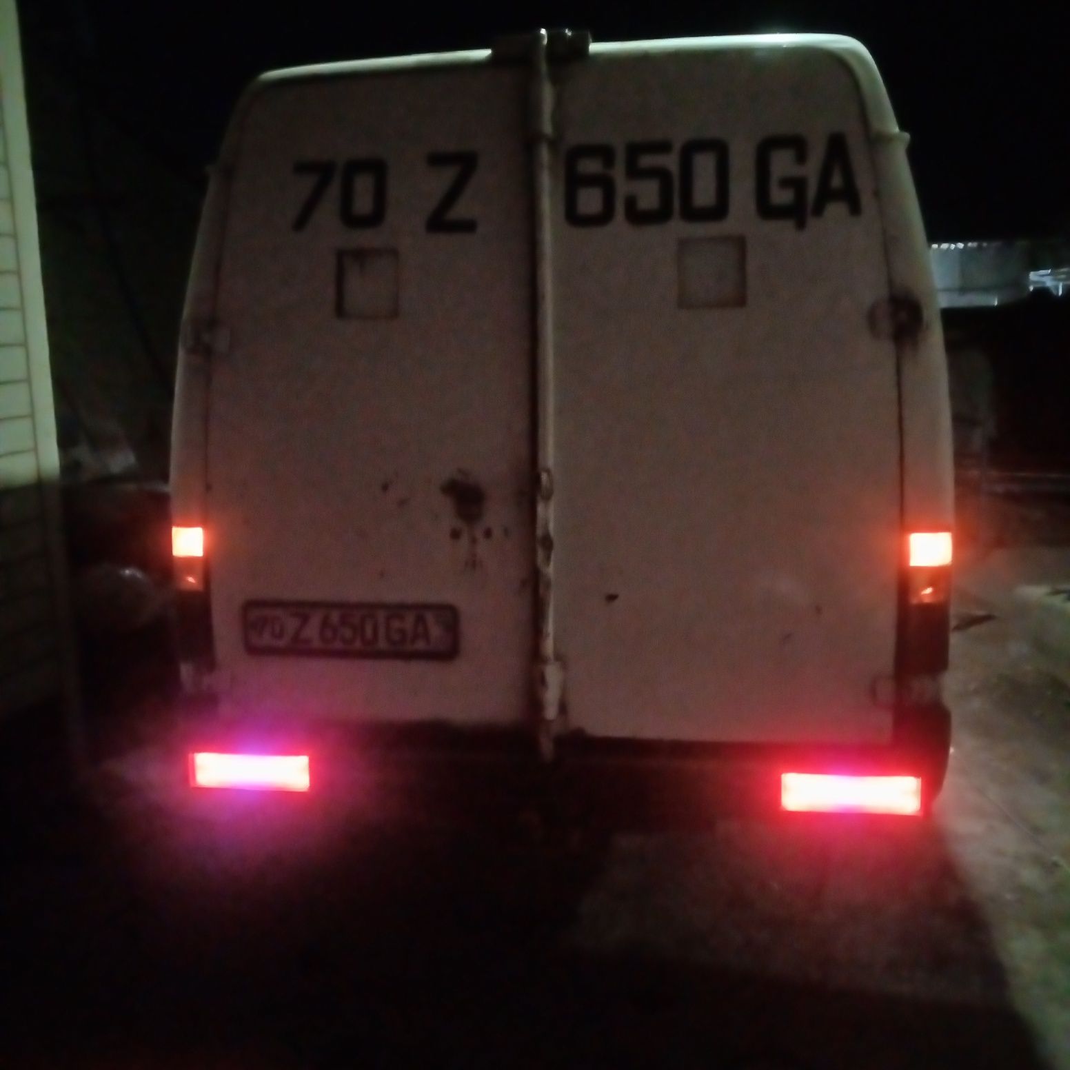 Ford transit sotiladi