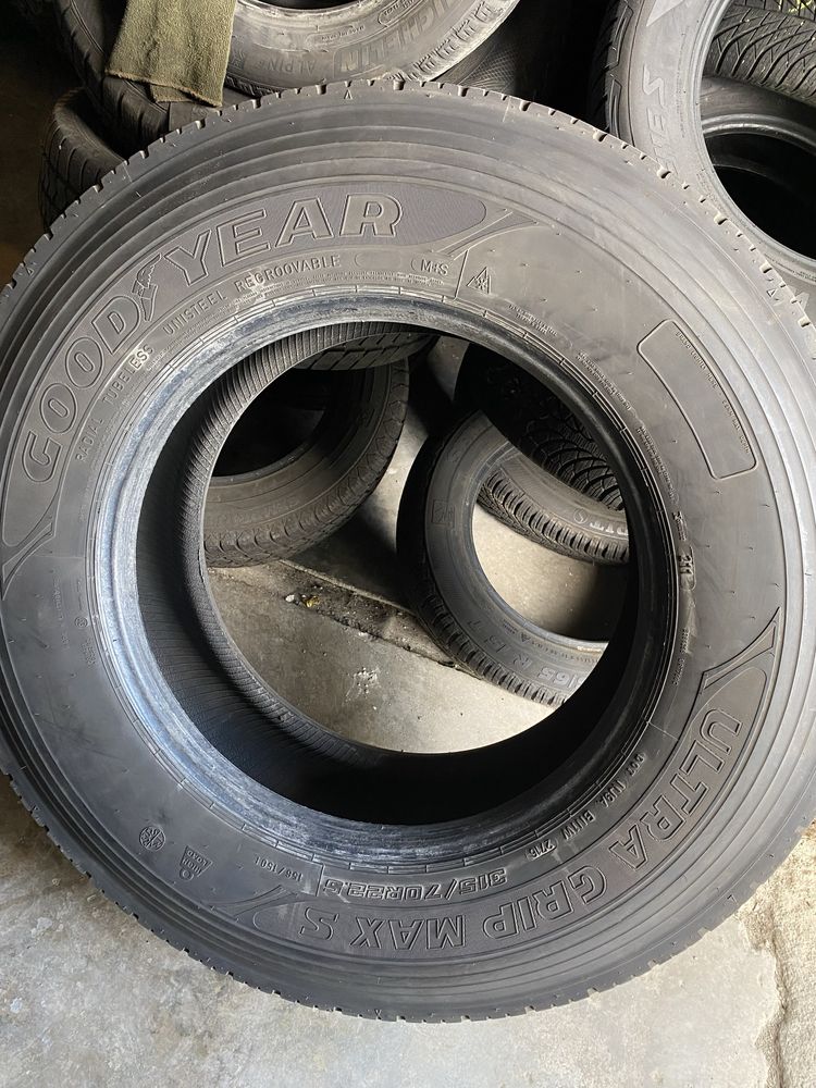 2 anvelope camion tractiune 315/70/22.5 , GoodYear !