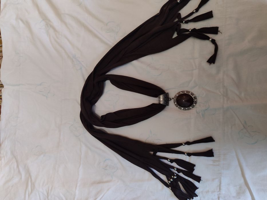 Шарф -подвеска, новый. Стоимость 2 000 тенге