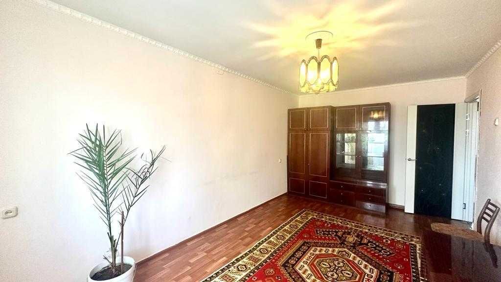 Продам 3-комнатную квартиру 15-микр. Не в залоге!!! Торг!