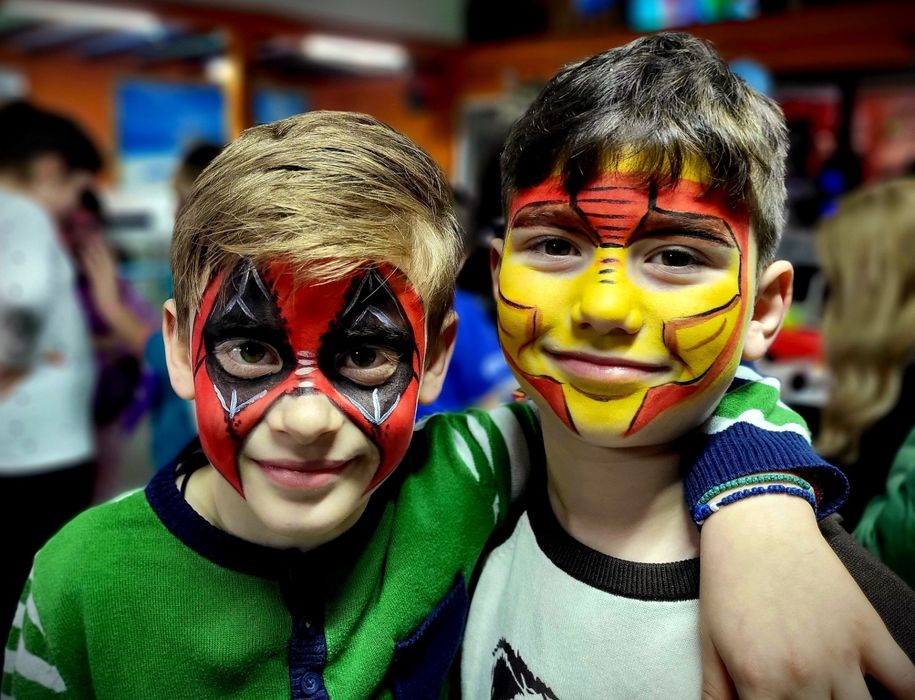 Zile de naștere copii/ Nunți/ Botezuri: Mascote &  Animatori și person