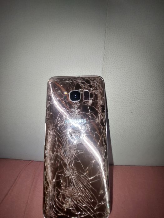 Vând 2 bucăți samsung s8 pentru piese