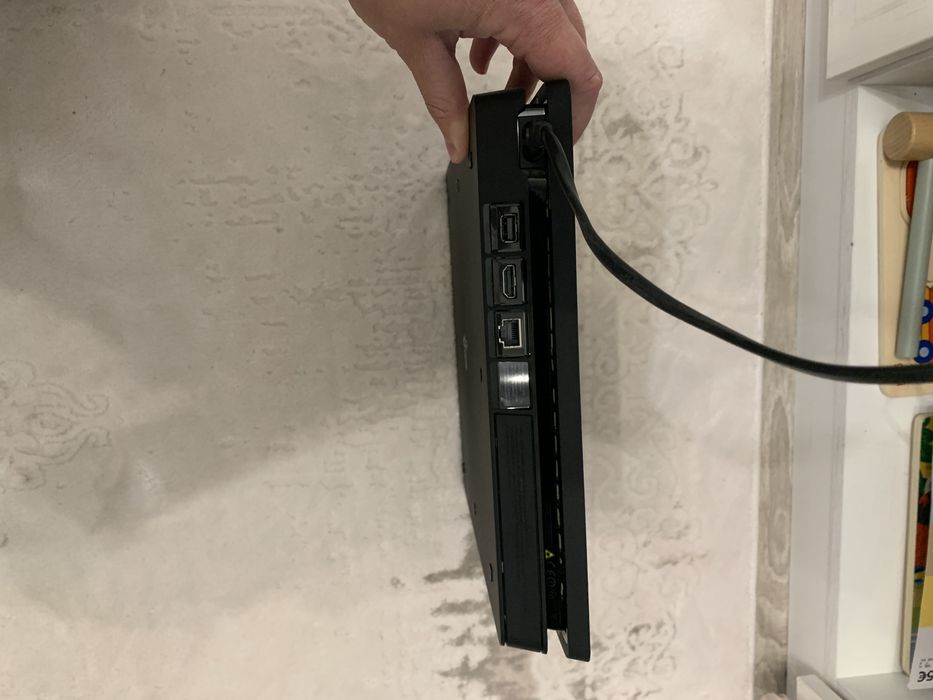 PS 4 Slim 1TB - Utilizat/ Stare impecabila