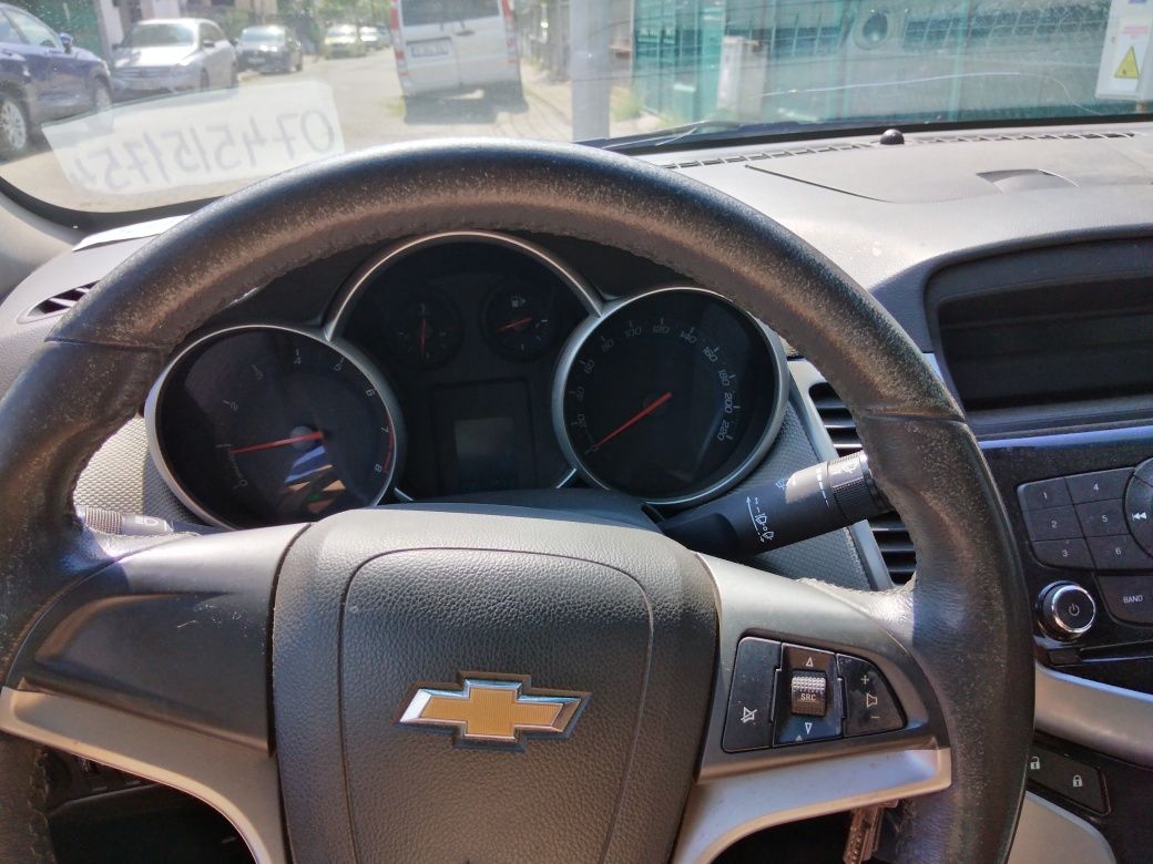 Vând Chevrolet Cruze model LS, unic proprietar cumpărată de nouă