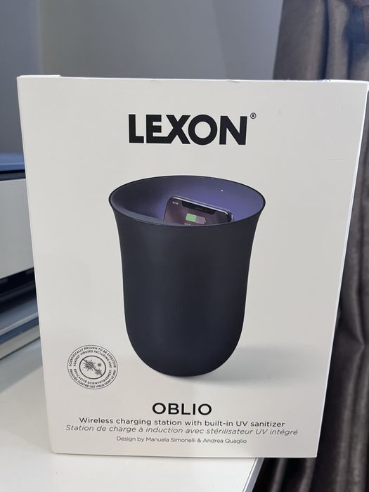 Wireless charging station with built- in UV sanitizer