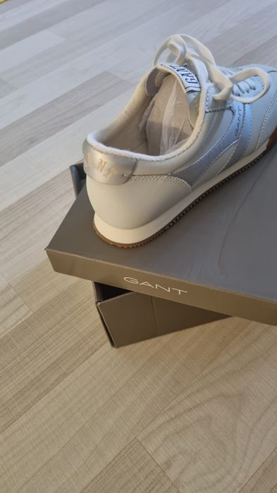 Adidasi GANT noi