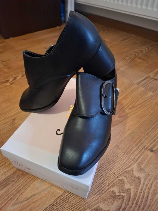 Pantofi noi,eleganți si cu eticheta