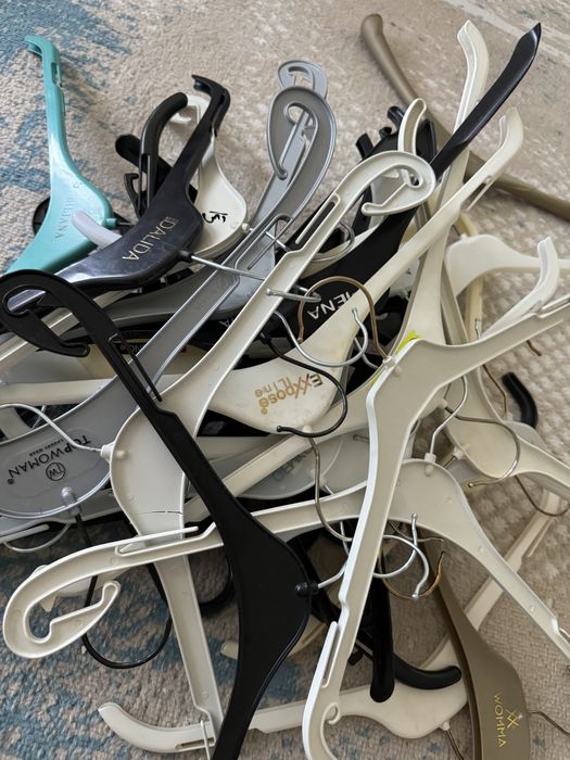 Вешалки плечики пластиковые