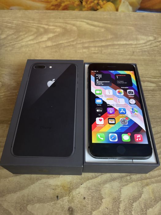 Айфон 8 + плюс!!