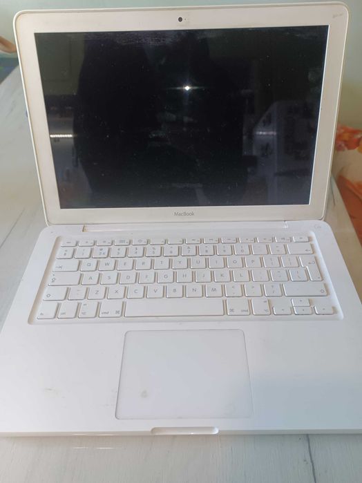 MacBook 7,1 с развалена клавиатура