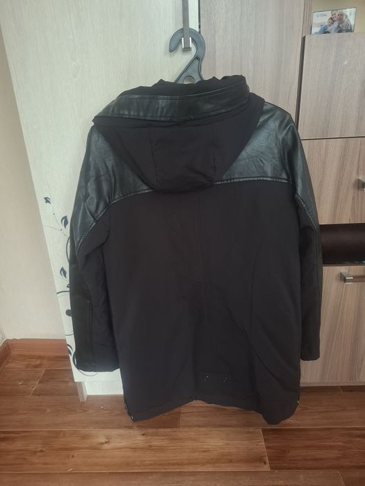 Продам осеннюю новую женскую куртку
