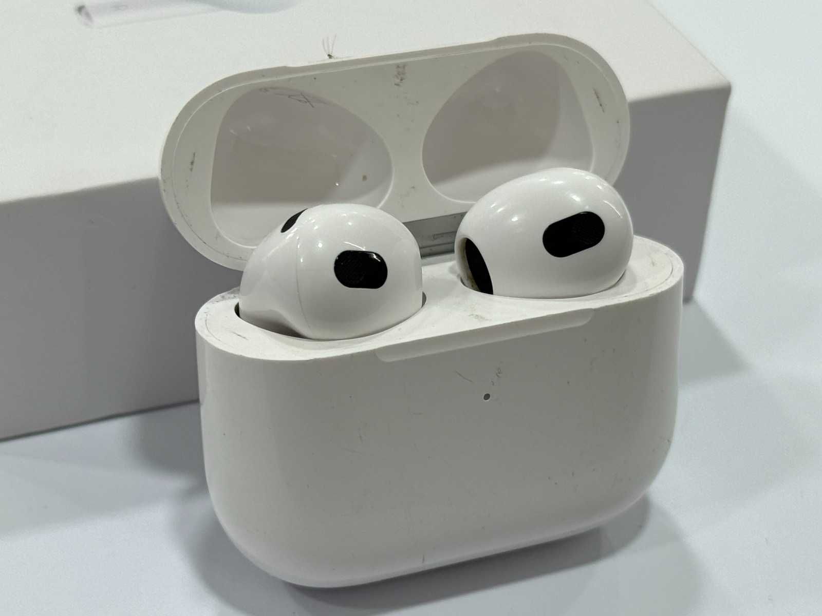 Apple AirPods (3rd generation)