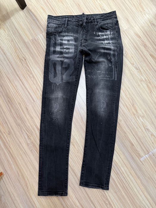 Дънки на марката DSQUARED2