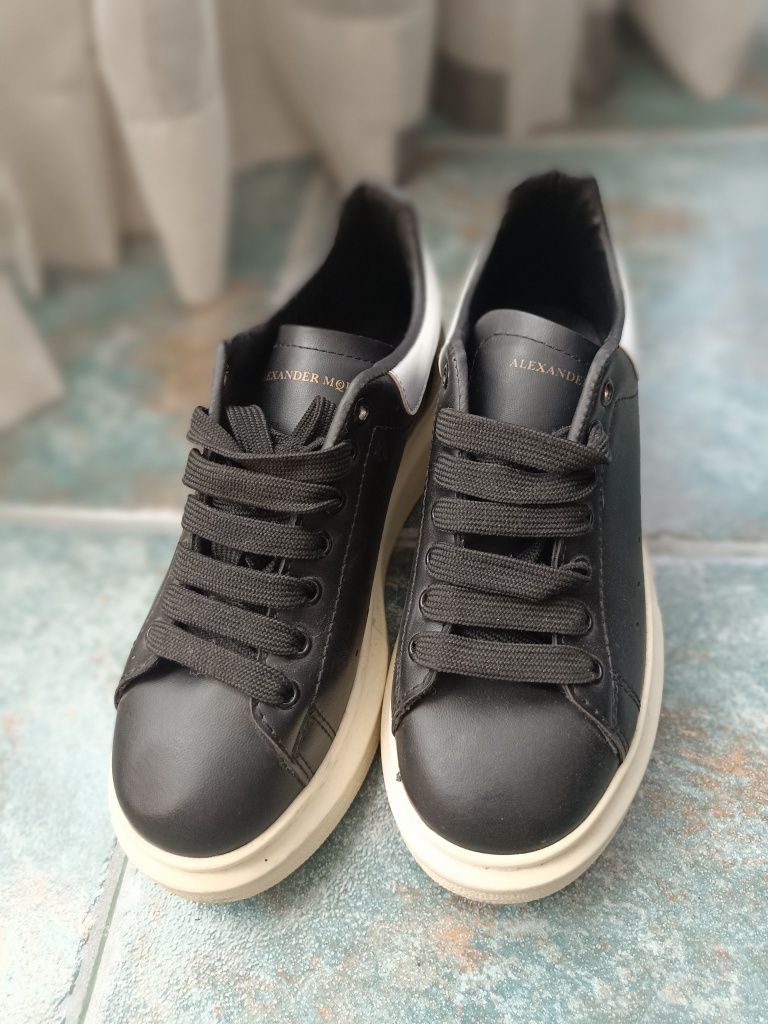 Alexander McQueen сникърси