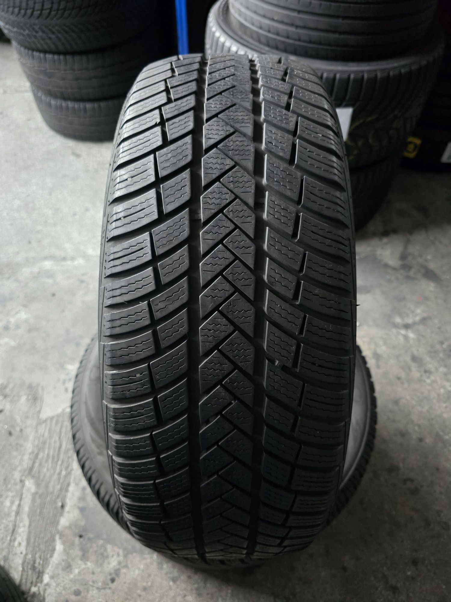 Vredstein 215/55 R17 98V MS iarnă