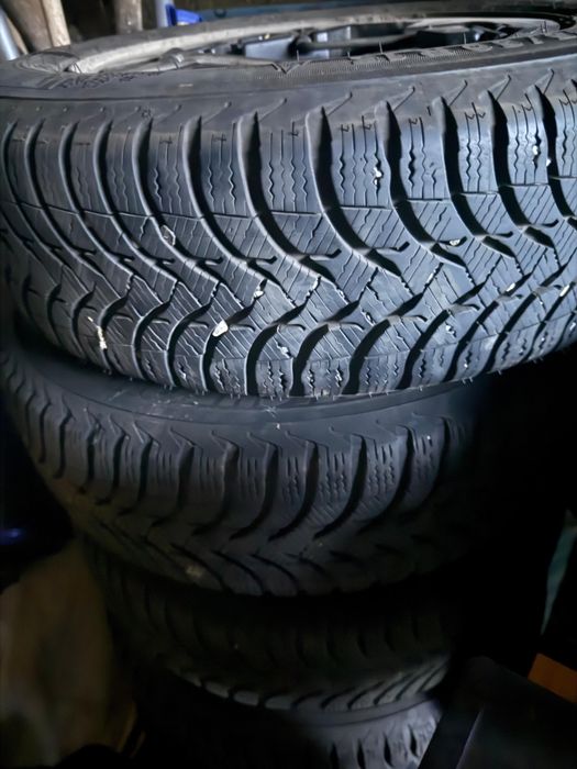 Vând cauciucuri de iarnă ranforsate Michelin