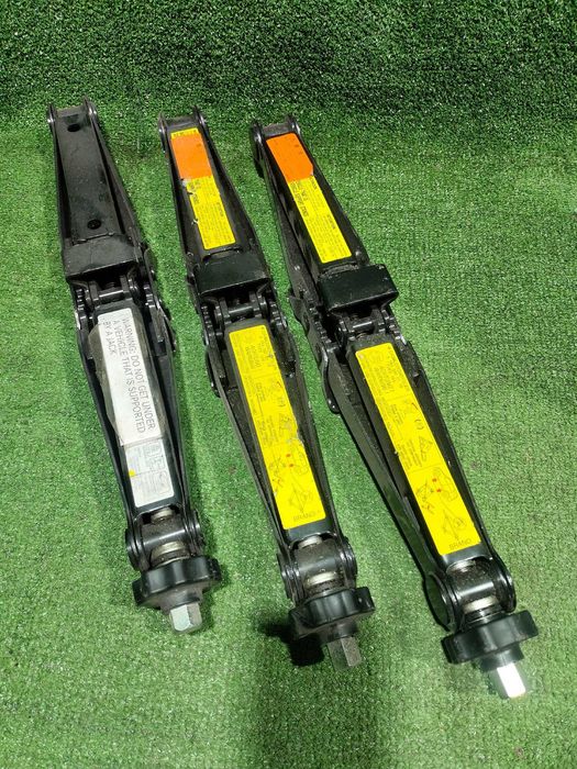 Продам Оригинальный домкрат на Mercedes Benz M Class W164