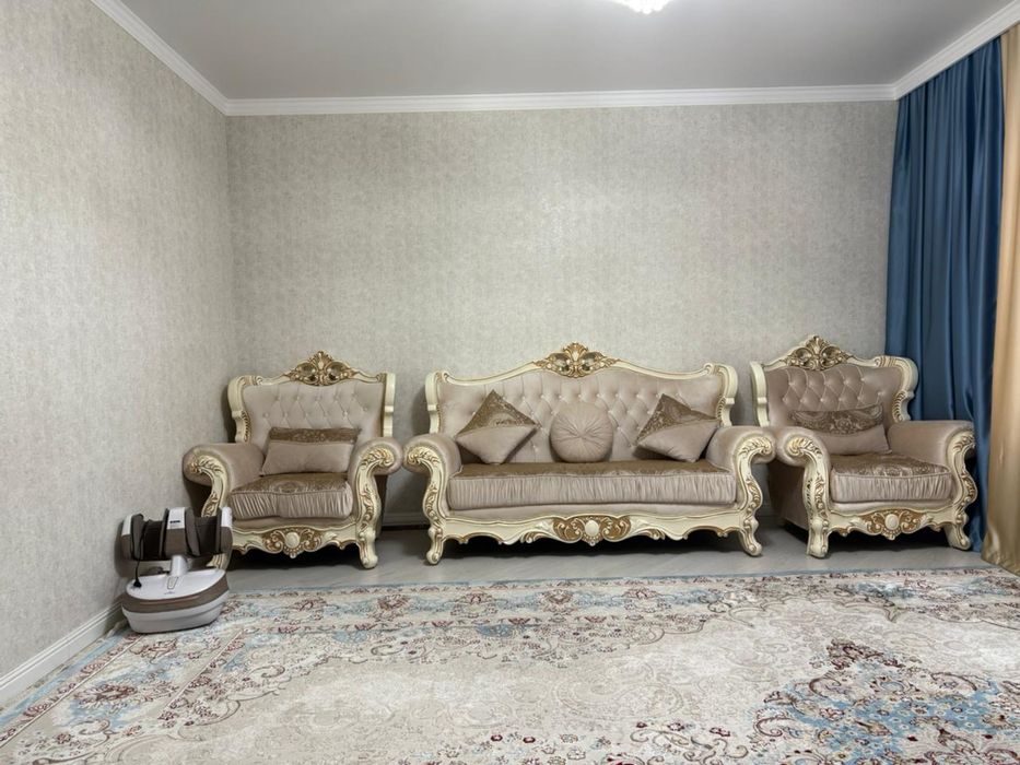 Продам диван с креслами