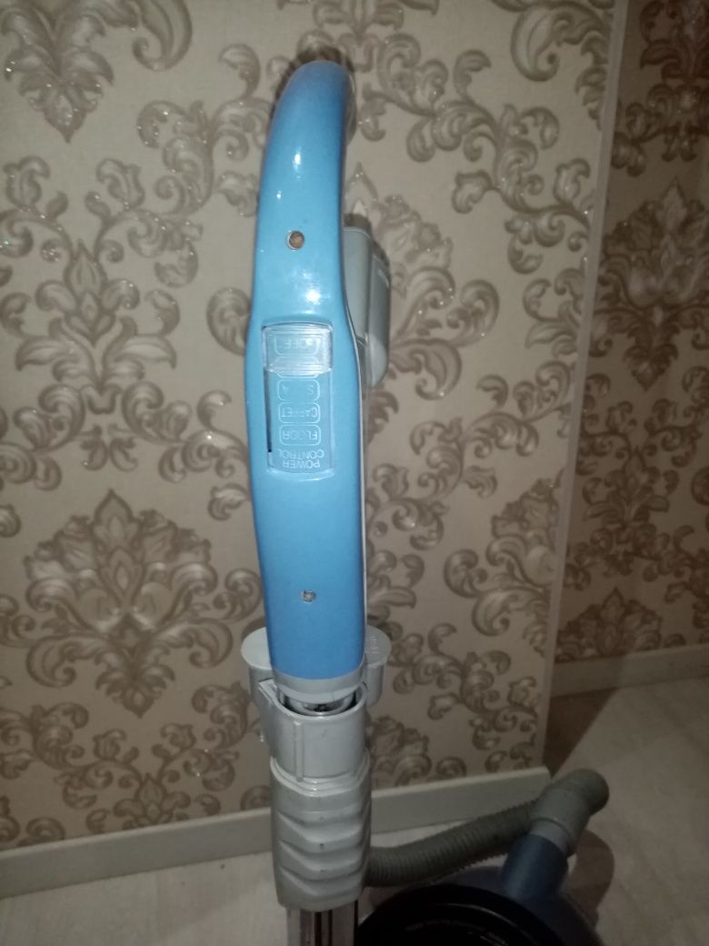 Продаётся пылесос LG
