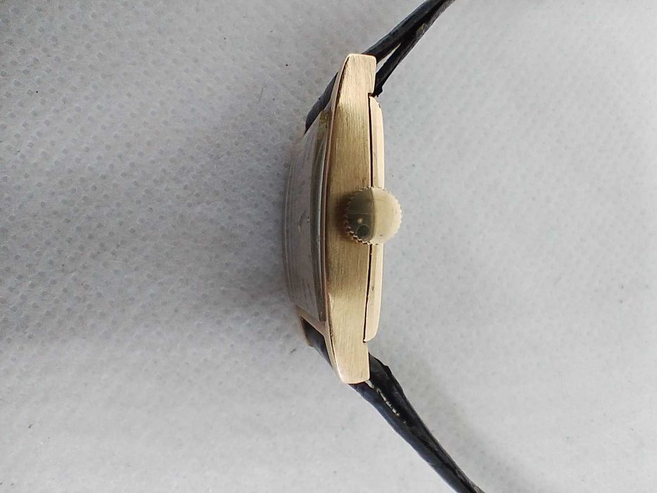 Дамски часовник IWC Classics 18- Karat gold Full Set Swiss Made 60's.