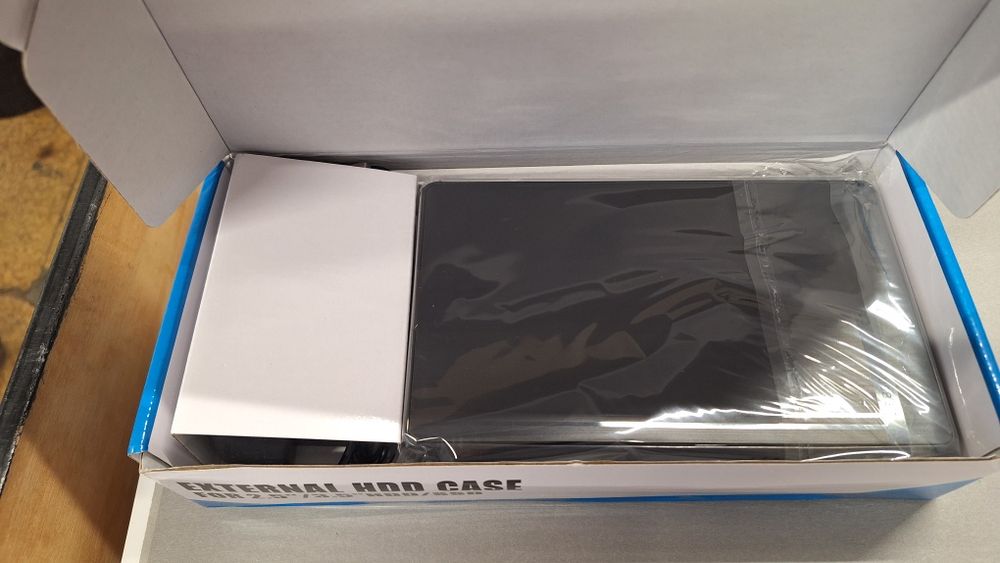 Продавам кутия за 2.5" (3.5") хард диск