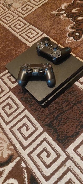 Play station 4 slim