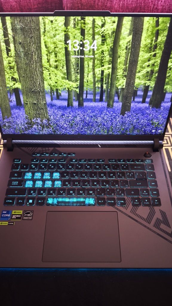 Продавам Геймърски лаптоп  ROG Strix G16 G614JU-N3111
