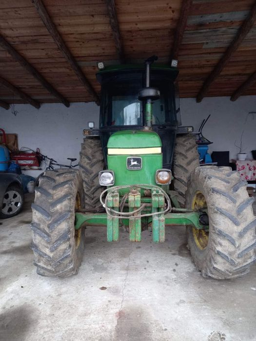 Vând Tractor John Deere 2140 cu utilaje