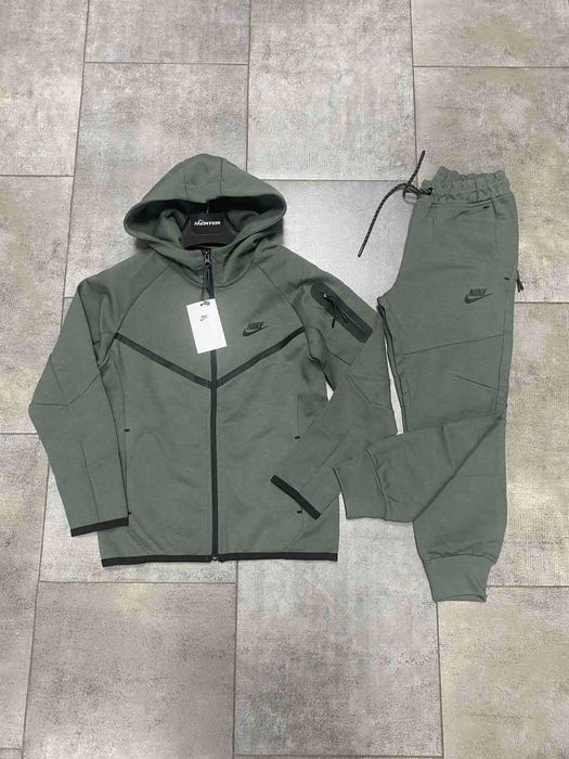 Детски Екипи NikeTech (10-17г)