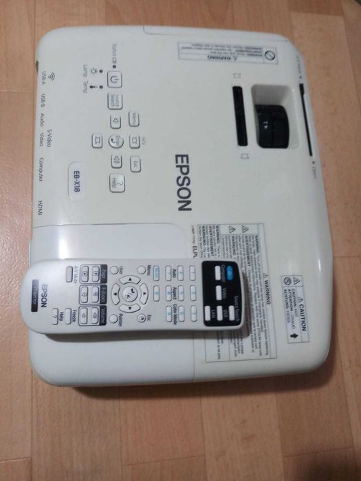 Epson x18 проектор в отличном состоянии