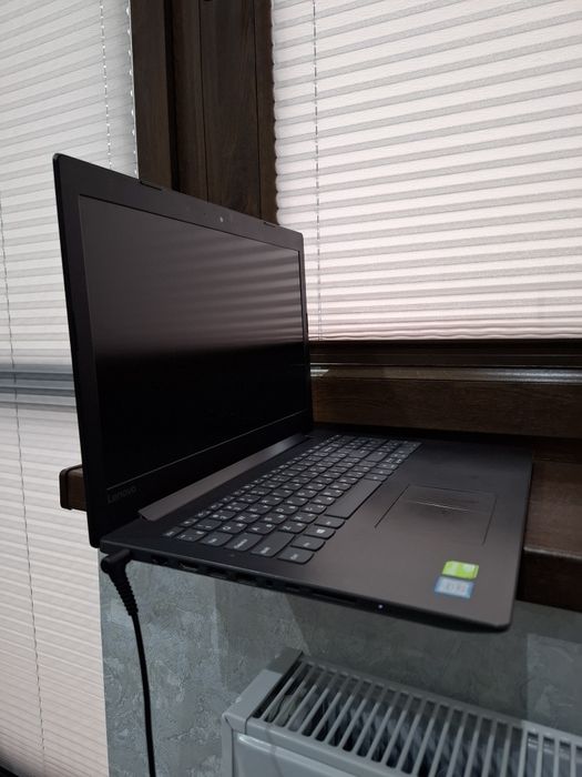 Noutbuk sotiladi Lenovo