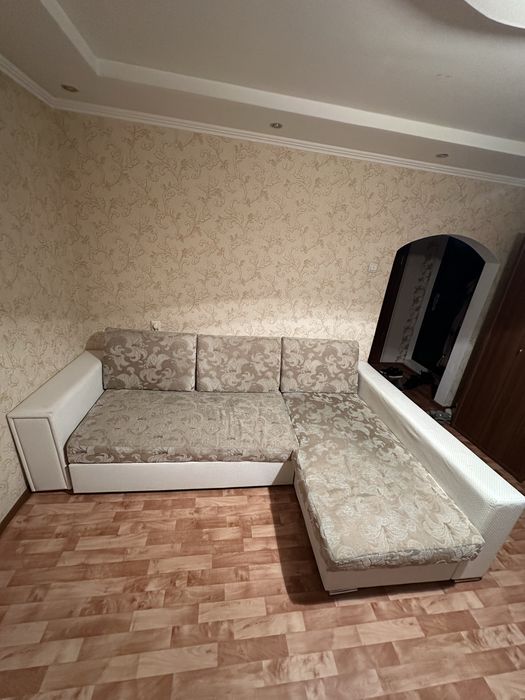 Продаю диван  в нормальном состоянии