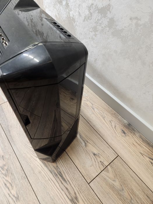 Продаю корпус Nzxt Phantom 410