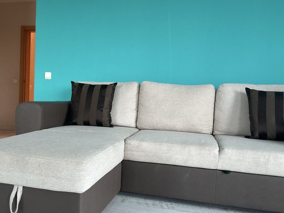 Продавам двуместен диван с лежанка от двсно  и ракла – 240 см x 180 см