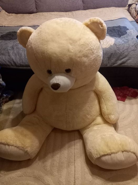 Голям плюшен мечок