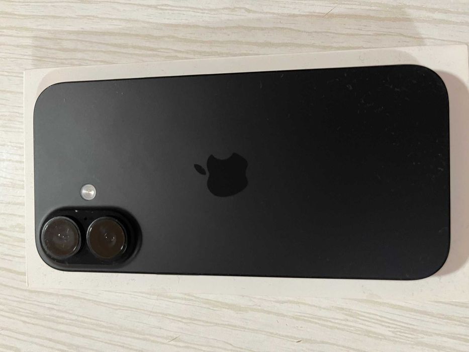 Iphone 16 с гаранция към Apple до Май 2026.