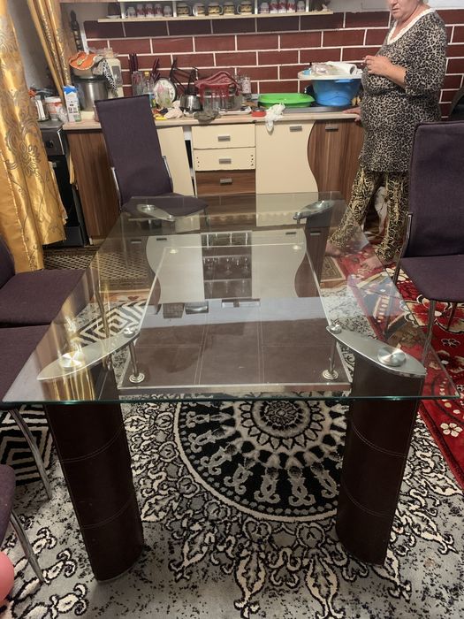 Vand masă cu 6 scaune in stare buna