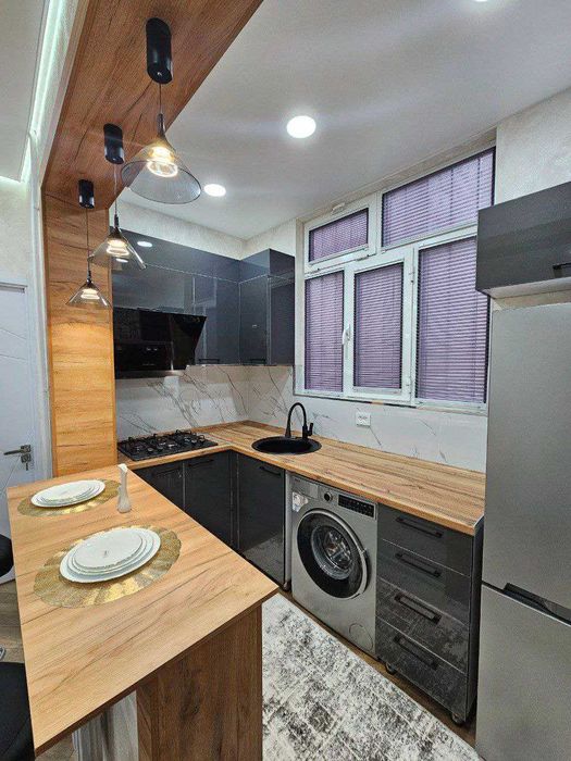 продам квартиру  метро мирза улугбек 2/2/4 58800