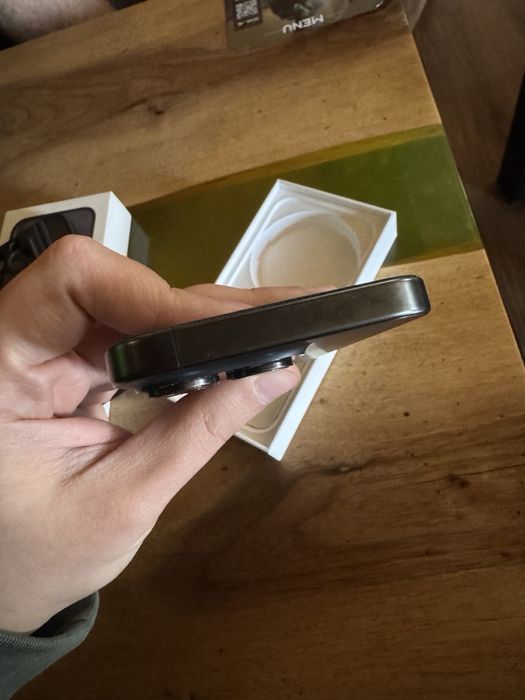 Продавач iphone 15 Pro