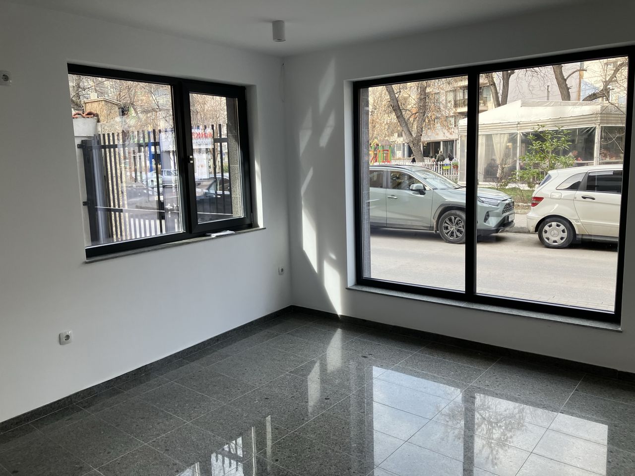 Дава се под наем Офис в Пловдив, Мараша - 72 кв.м за 600 € - Снимка #2
