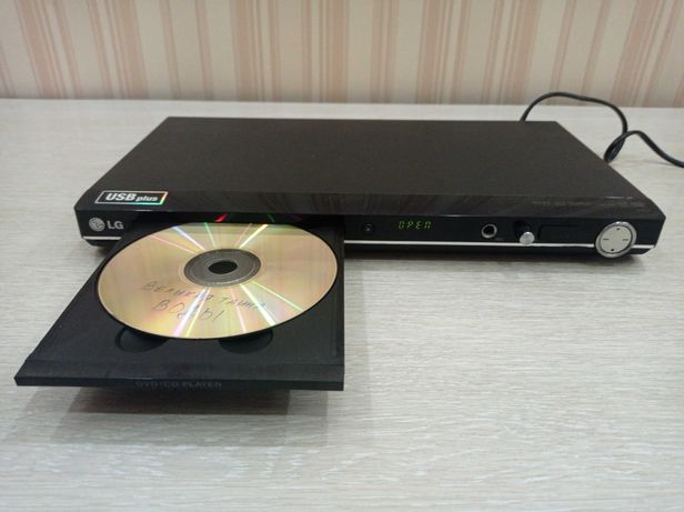 DVD-плеер LG DGK-875 с функцией караоке (DVD-диски, USB-носитель)