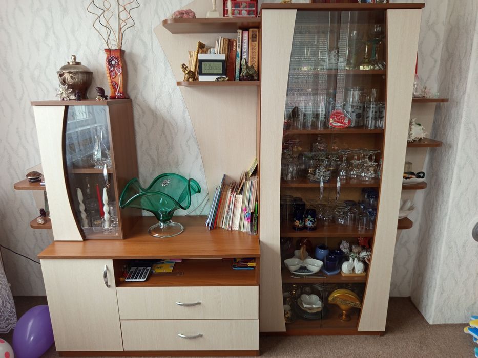 Продавам секция в отлично състояние