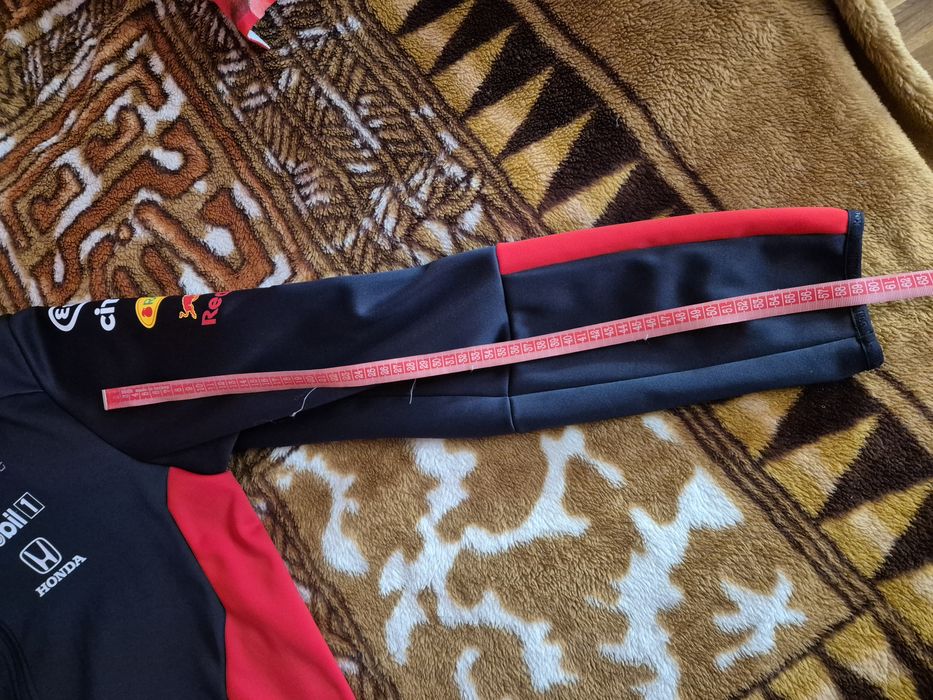 Vând Geacă Puma Redbull  Racing , mărime L , 515 lei
