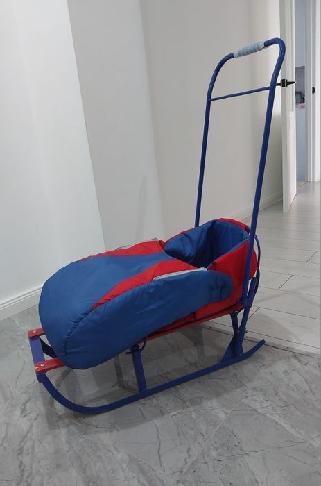 Продаю детские санки с тёплым чехлом