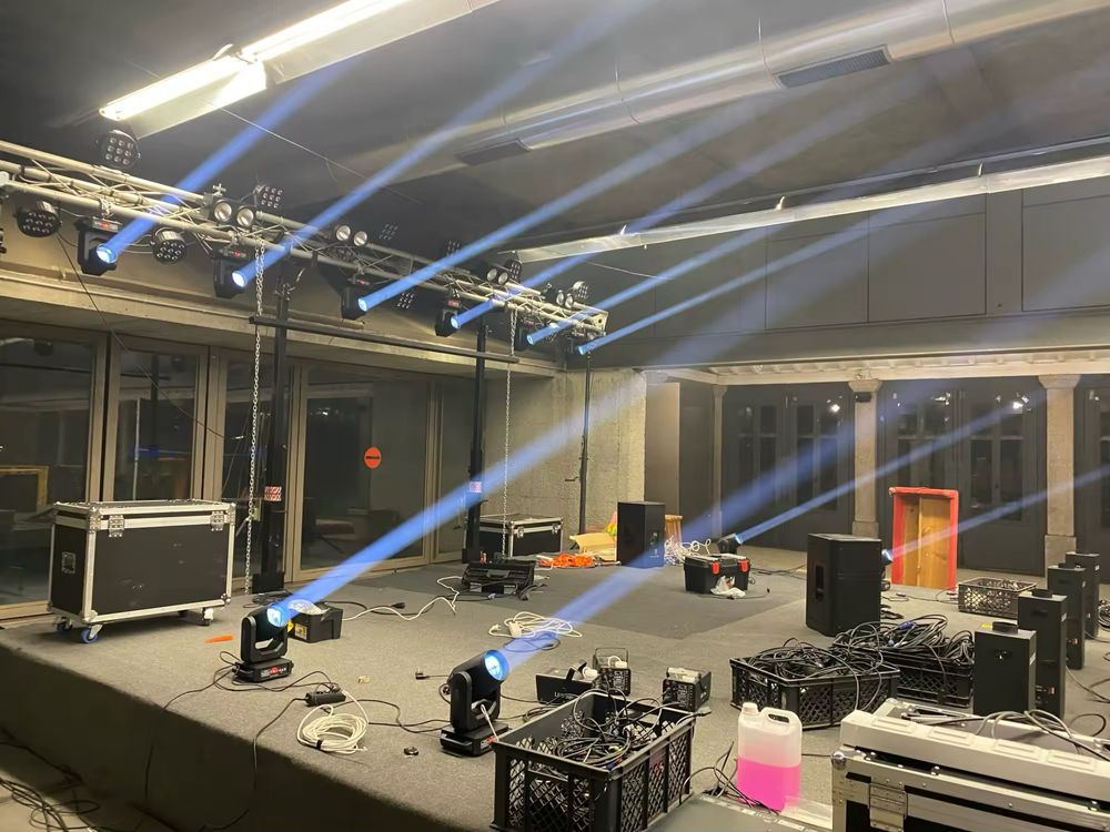Moving Head Beam+Spot 200W LED NOU!