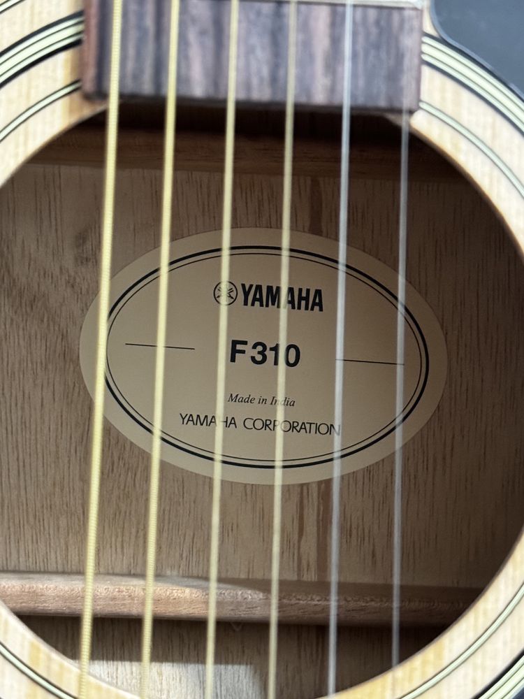 Акустическая гитара Yamaha