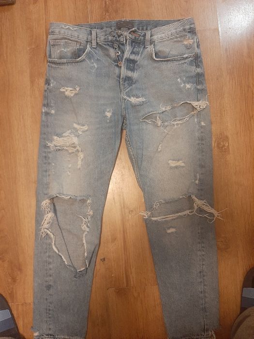 Vând 3 perechi de blugi tăiați