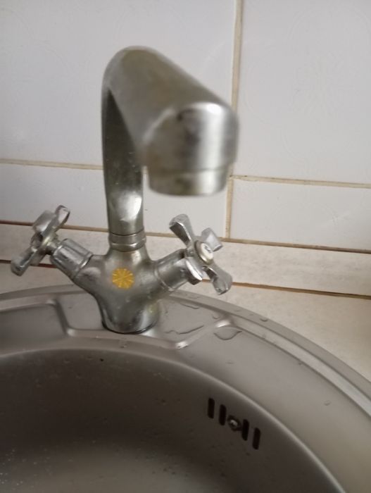 Продам Смеситель на кухню